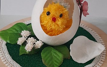 Пасхальный декор дома - Цыпленок с яйцом